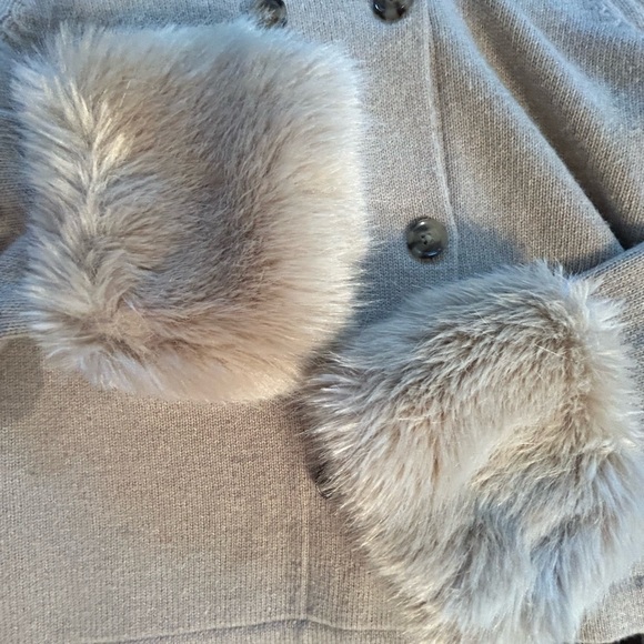 Banana Republic Cashmere Wool Blend Faux Fur Cuff Cardigan Beige Women’s Small - Picture 6 of 12
